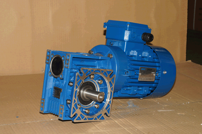 Мотор-редуктор NMRV в комплекте с выходным валом и фланцем
